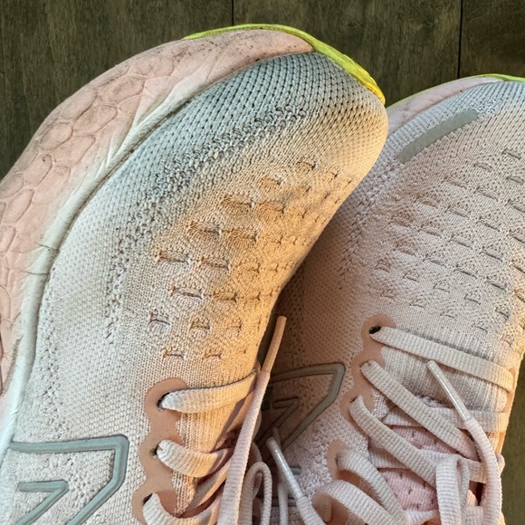 New Balance Women’s Fresh Foam 1080v12 Pink Lemonade Running Shoes Sz 9.5 - Picture 8 of 10
